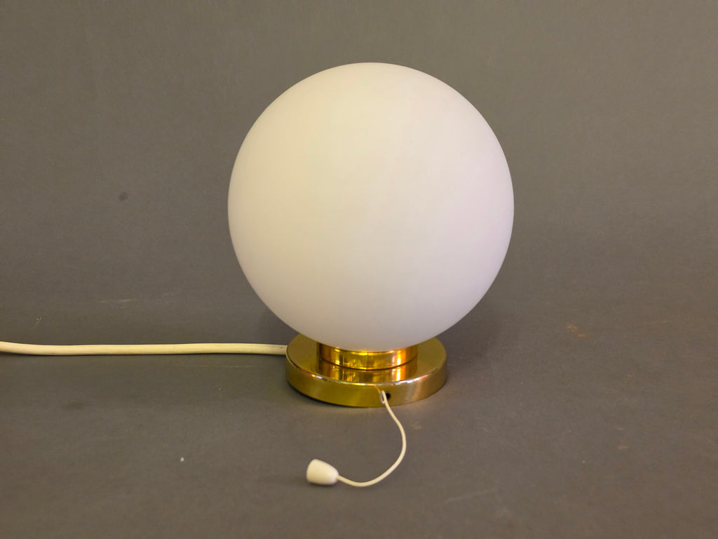 Original 60er Wandleuchte mit weißen mattem Opakglas 0064
