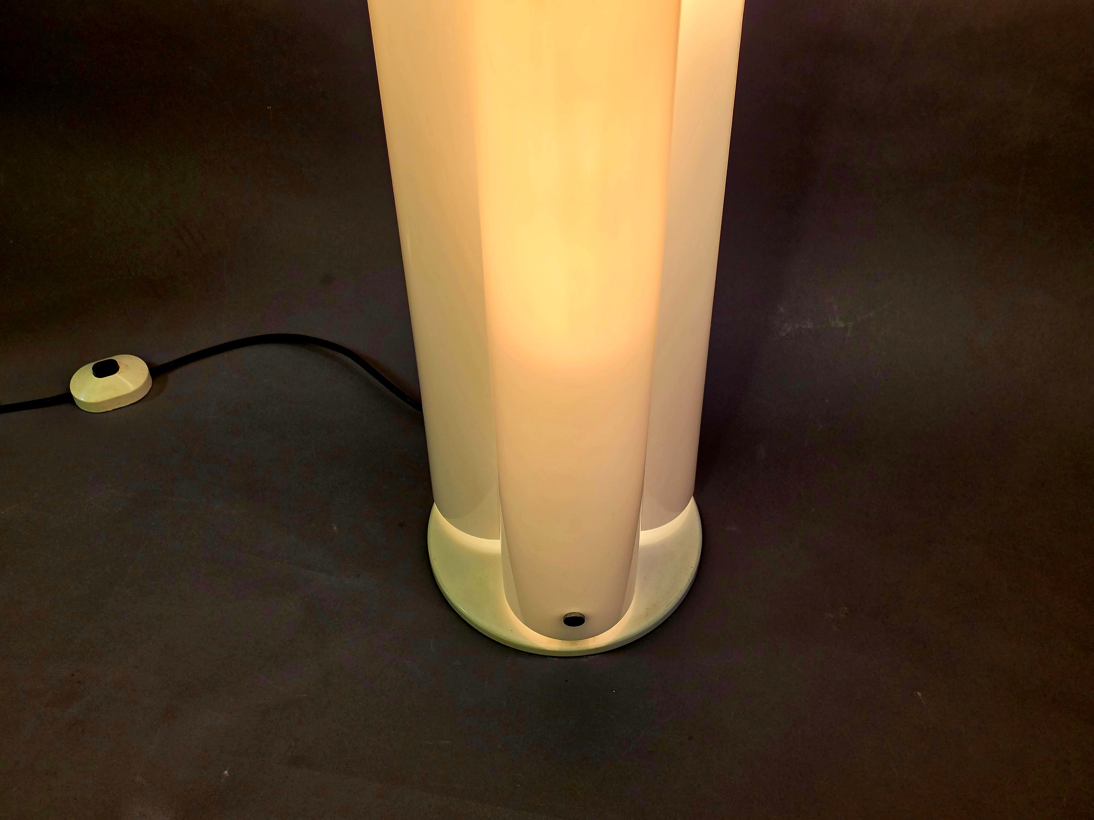 Original 70er Jahre Vintage Stehleuchte Chimera hergestellt von Artemide und Entwurf von Vico Magistretti 0039